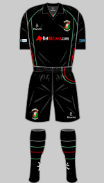 glentoran fc 2013-14 away kit